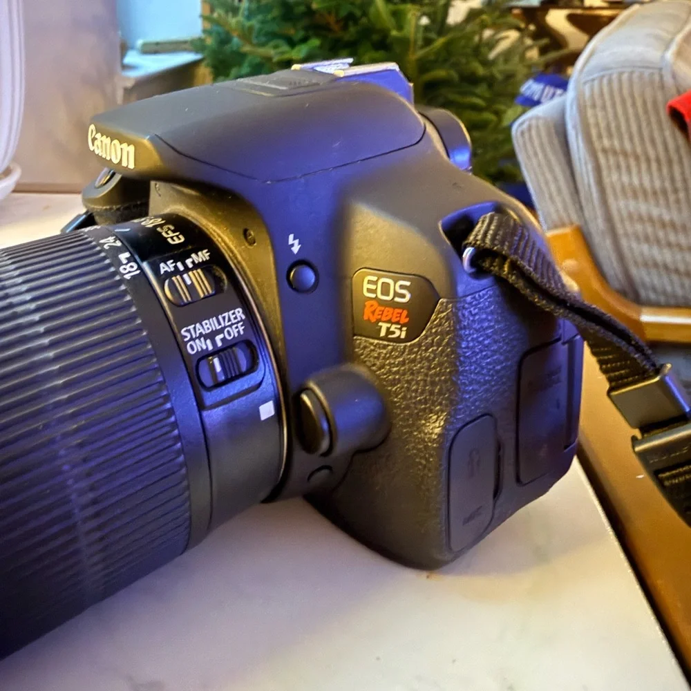 Canon EOS Rebel T5i DSLR Camera - Black (barely used)